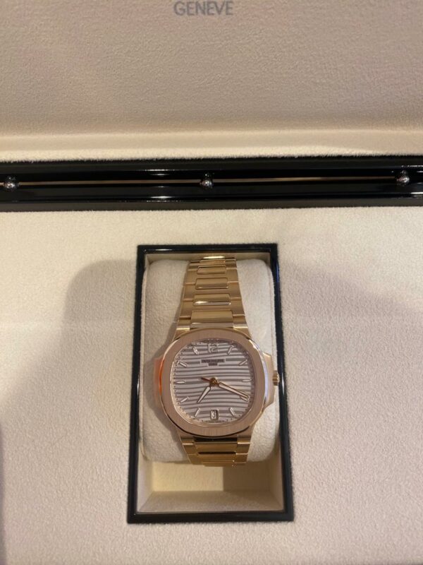 Patek Philippe Nautilus 35.2mm 7118/1R Rose Gold Silvery Opaline - Image 2
