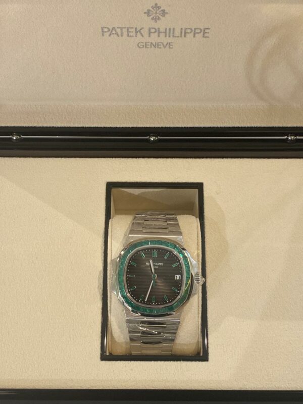 Patek Philippe Nautilus 40.5mm 5711/113P-001 Platinum With Emerald Baguette Bezel - Image 3