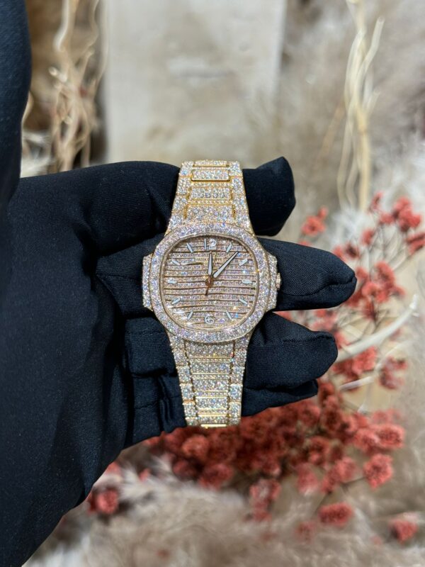 Patek Philippe 35.2mm 7118/1450R Nautilus ''Ladies Automatic'' Self-Winding Rose Gold Paved With Diamonds - Image 2