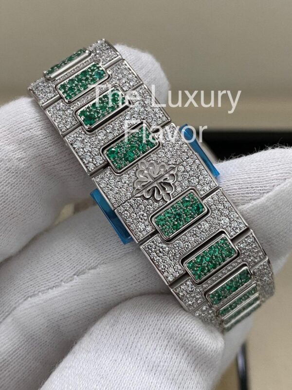 Patek Philippe Nautilus 35.2mm 7118/1453G Self-Winding Paved With Diamonds And Emerald - Image 4