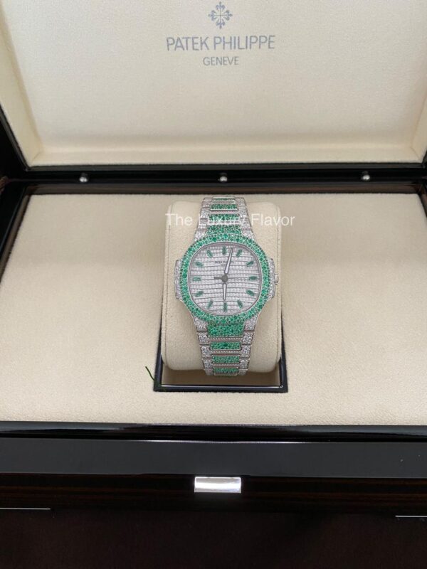 Patek Philippe Nautilus 35.2mm 7118/1453G Self-Winding Paved With Diamonds And Emerald - Image 2