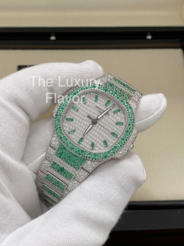 Patek Philippe Nautilus 35.2mm 7118/1453G Self-Winding Paved With Diamonds And Emerald - Image 3