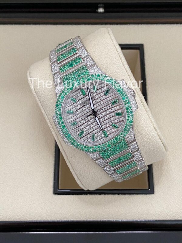 Patek Philippe Nautilus 35.2mm 7118/1453G Self-Winding Paved With Diamonds And Emerald - Image 5