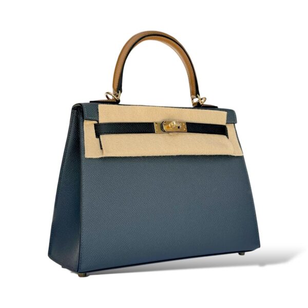 Hermes Kelly 25 Tricolor Gris Misty/Chai/Black Epsom PBHW - Image 2
